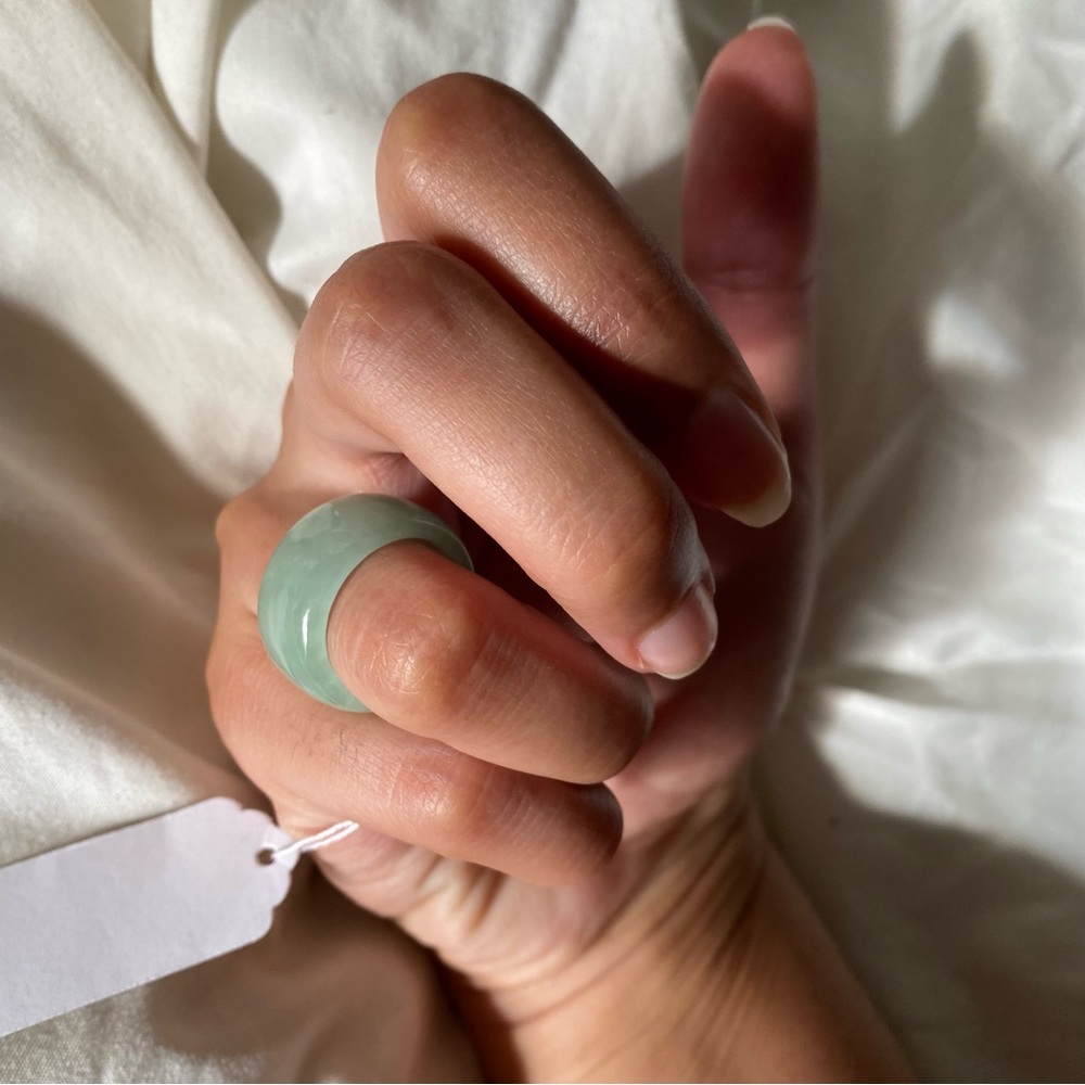 PURE GREEN JADE THICK RING - Picture 3 of 6